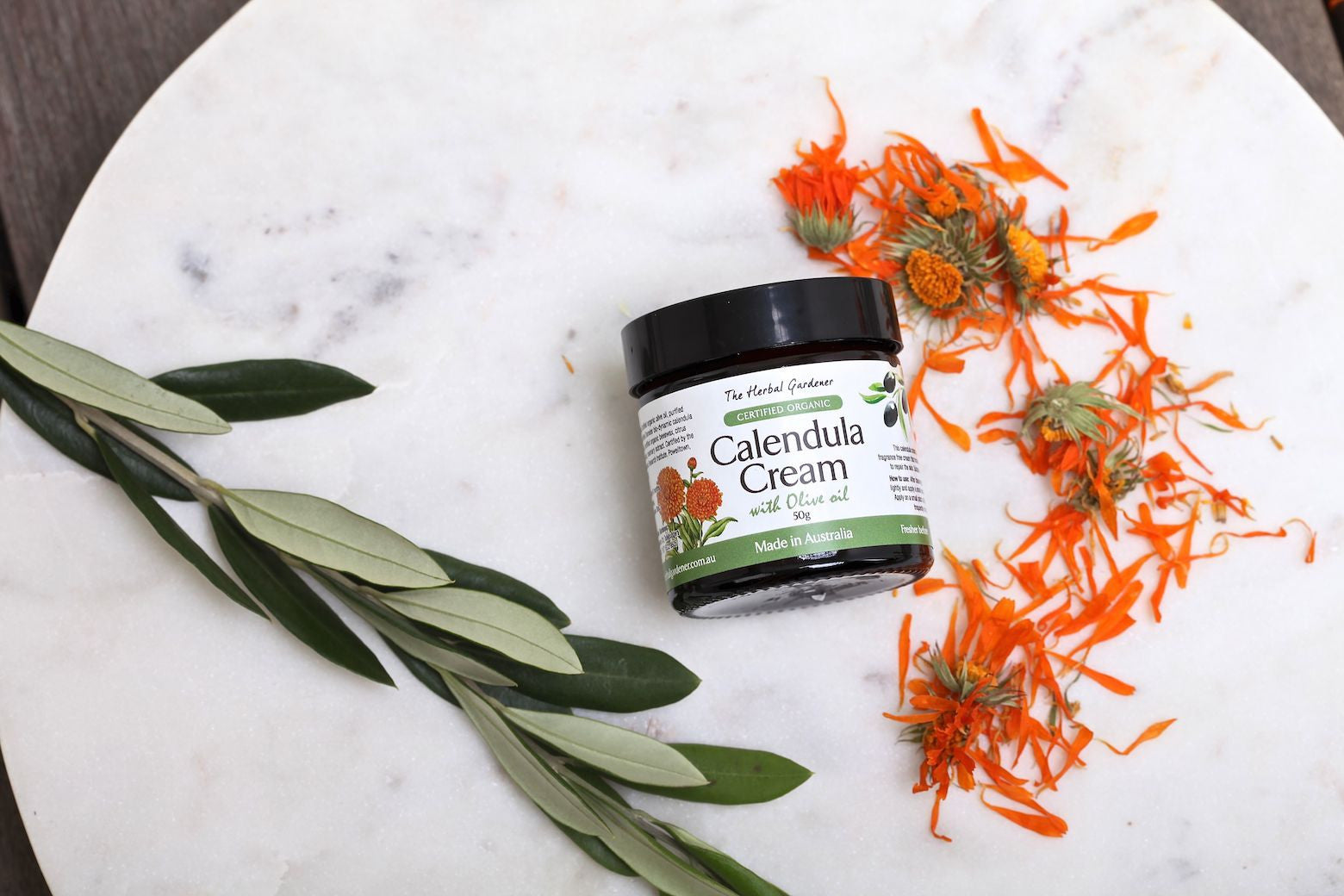 Pure and simple Calendula skin cream works as a moisturiser for the face and body suitable for sensitive skin including if you suffer with skin conditions such as eczema, acne, psoriasis and dermatitis. 